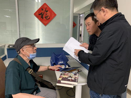 退休營養學專家來到報社 想把食品專業書籍送給有需要的年輕人