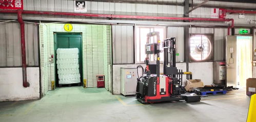 未來(lái)機(jī)器人無(wú)人叉車多樓層物料轉(zhuǎn)運(yùn),助食品加工企業(yè)構(gòu)建智能倉(cāng)儲(chǔ)